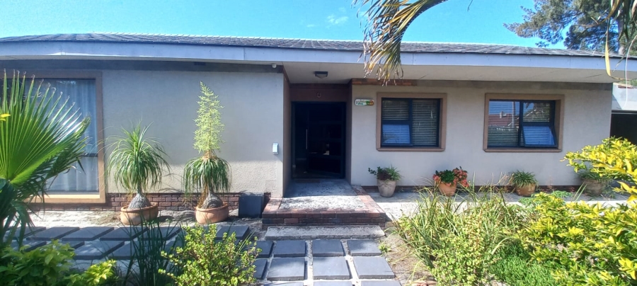 4 Bedroom Property for Sale in Wetton Western Cape